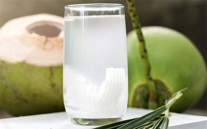 nước dừa có thể trị đau dạ dày hiệu quả